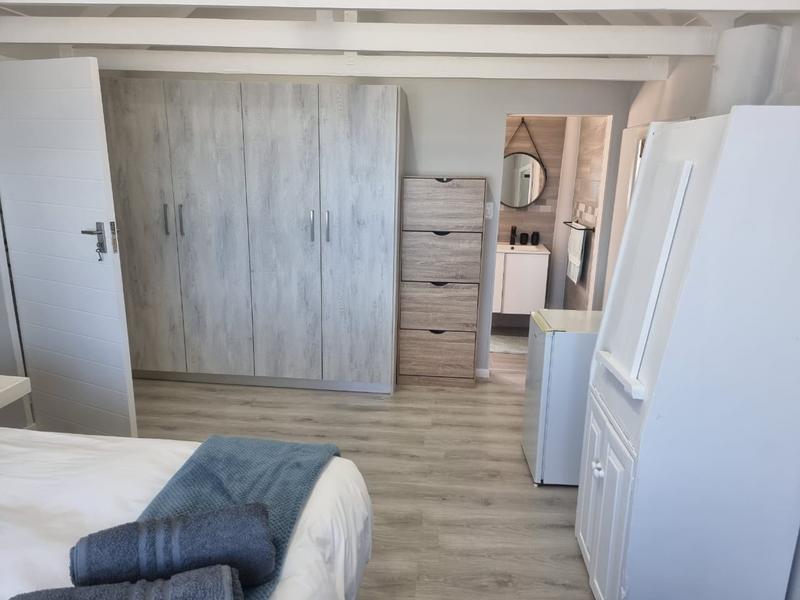To Let 6 Bedroom Property for Rent in Outeniqua Strand Western Cape